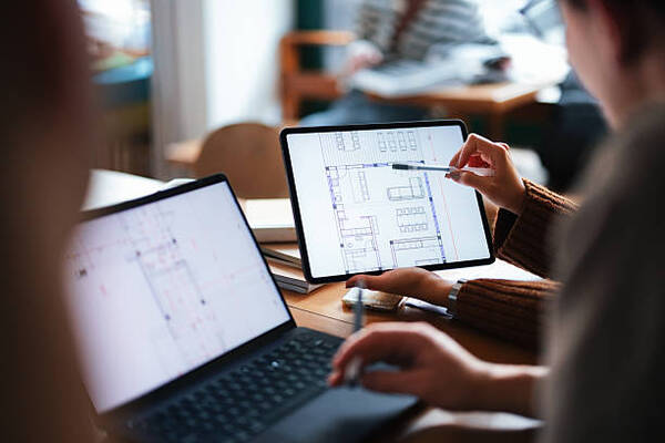 <b>商业空间装饰设计服务</b>